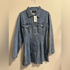 NWT CIDER DENIM SHIRT DRESS WITH FLOWER PATTER IN MEDIUM